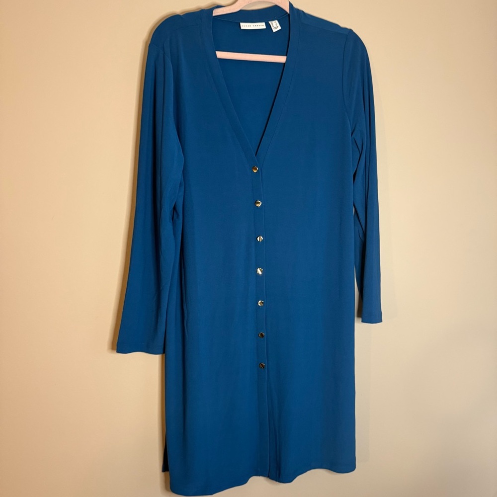 SUSAN GRAVER Elegant Blue Button-Down camisole